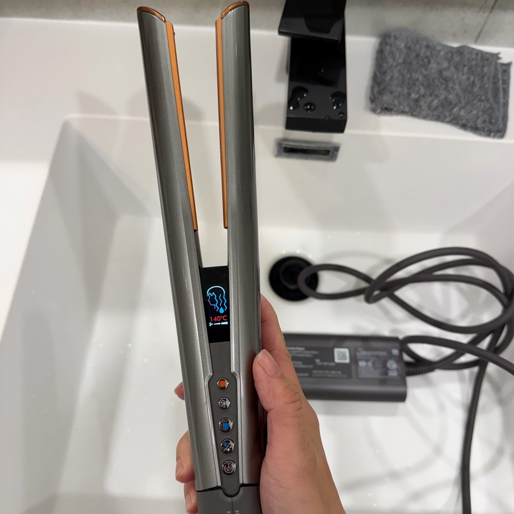 Dyson Airstrait - HS06
